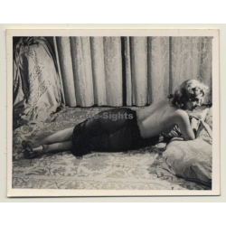 Elegant Brunette Nude With Black Cloth*4 / Risqué (Vintage Photo ~1940s/1950s)