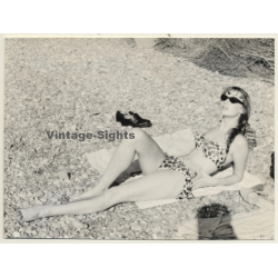 Natural Young Woman In Bikini*2 / Sunglasses - Legs - Pin-up  (Vintage Photo Germany ~1960s)