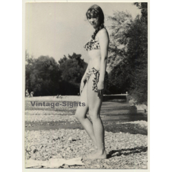 Natural Young Woman In Bikini*6 / Standing - Pin-up  (Vintage Photo Germany ~1960s)