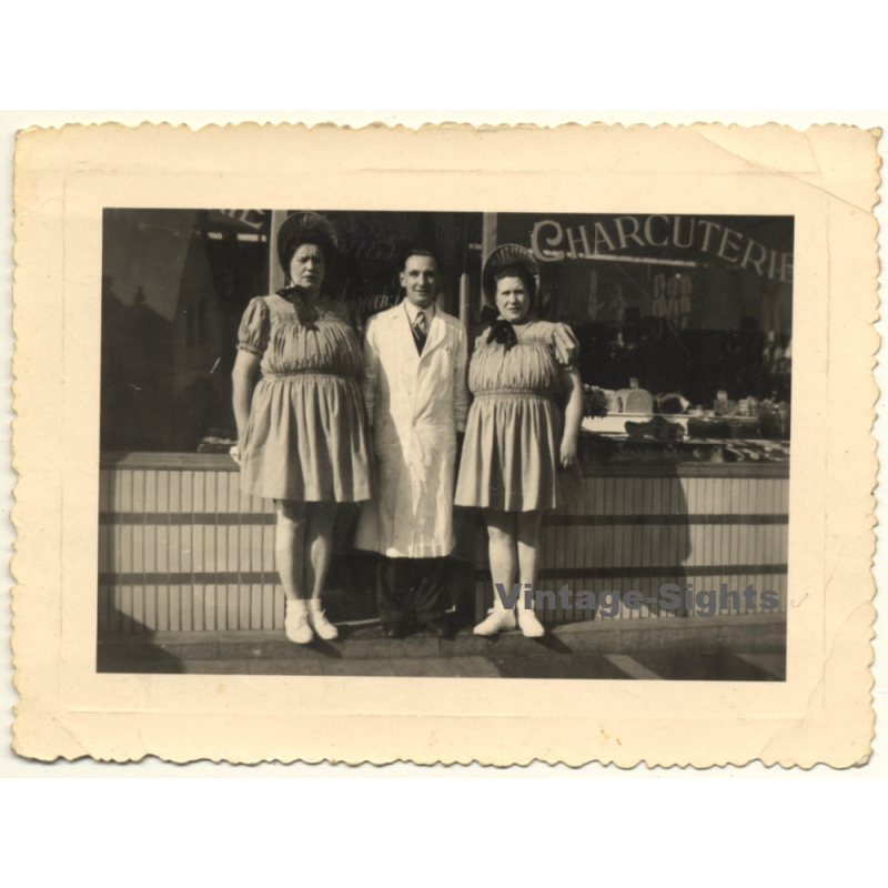 Vilvoorde: Charcuterie Alsbroeck / Big Girls (Vintage Photo ~1930s/1940s)