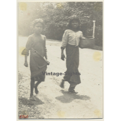 Ceylon / Sri Lanka: Street Scene - 2 Indigenous Girls (Vintage Photo ~1910s/1920s)