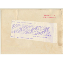 Pope Paul VI Kissing Feet Of Eritrean Boy / Holy Thursday Gesture (Vintage Press Photo 1967)