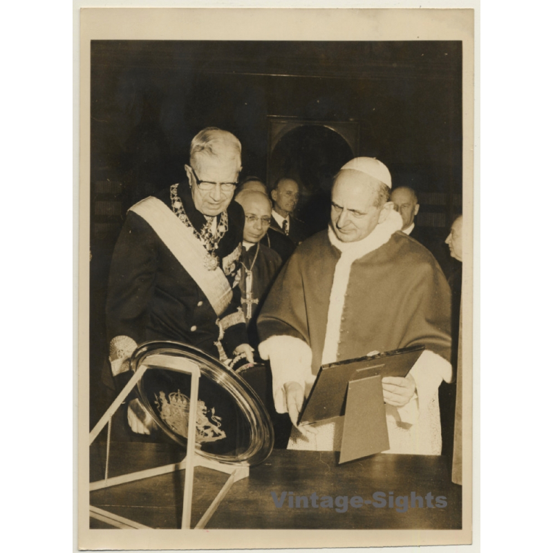 Pope Paul VI & King Gustav VI King's Gift To Pope (Vintage Press Photo 1967)