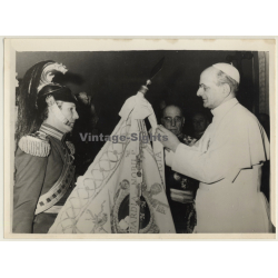 Pope Paul VI: Medal For Noble Guards (Vintage Press Photo 1967)
