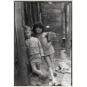 Jerri Bram (1942): Photo Study Of Street Kids / Backyard - Garbage (Vintage Photo ~1970s)