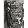 Jerri Bram (1942): Beautiful Pregnant Hippie Woman In Backyard Alley*2 / Little Girl (Vintage Photo ~1970s)