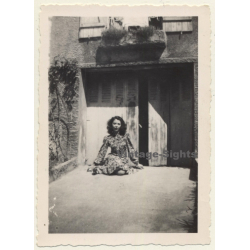 Darkhaired French Beauty Sitting In Courtyard / Dress (Vintage Photo 1946)