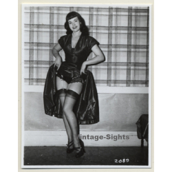 Irving Klaw: Angry Bettie Page Lifts Black Satin Dress 2089 / Pin-Up - BDSM (Vintage Photo USA)