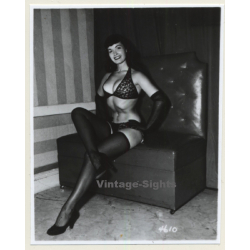 Irving Klaw: Smiling Bettie Page In Black Lingerie 4610 / Pin-Up - BDSM (Vintage Photo USA)