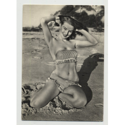Stunning Beach Girl Kneels In Sand / Bikini (Vintage Pin-Up PC 1950s)