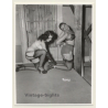 Irving Klaw: Slim Mistress TIes Feed Of Maid 9545 / Pin-Up - BDSM (Vintage Photo USA)