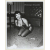 Irving Klaw: Bettie Page Kneeling On Floor 4639 / Pin-Up - BDSM (Vintage Photo USA)