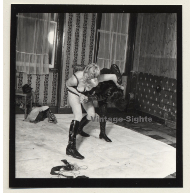 Semi Nude Blonde & Brunette In Hot Catfight*4 / Wrestling (Vintage Contact Sheet Photo 1970s)
