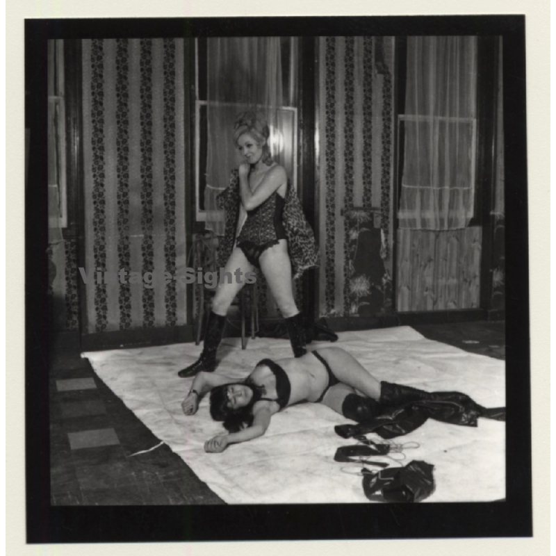 Semi Nude Blonde & Brunette In Hot Catfight*6 / Wrestling (Vintage Contact Sheet Photo 1970s)