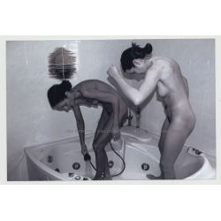 2 Nude Girlfriends Together In Bathtub / Tattoo - Lesbian INT (Amateur Photo 90s)