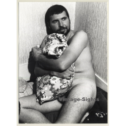 Jerri Bram (1942): Nude Man Holds On To Flowered Cushion / Gay INT (Vintage Photo ~1970s)