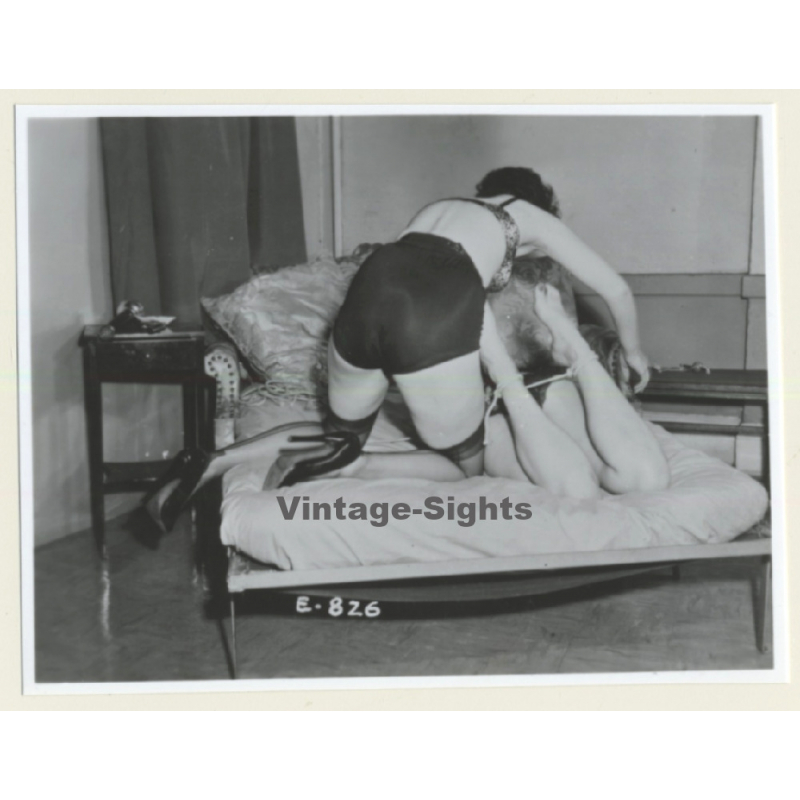 Irving Klaw: Mistress Puts Maid In Hogtie Bondage E-826 / Pin-Up - BDSM (Vintage Photo USA)