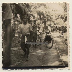 Alberta-Ebonda / Congo: Natives Near Railroad Track - C.I.C.M. École (Vintage Photo ~ 1920s/1930s)