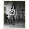 Irving Klaw: Bettie Pages Shows Leg G-288 / Pin-Up - BDSM (Vintage Photo USA)