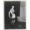 Irving Klaw: Bettie Page Wiggles Her Butt F-333 / Pin-Up - BDSM (Vintage Photo USA)