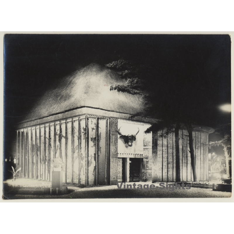 Paris: Exposition Coloniale 1931 Pavillon De La Chasse Illuminé (Rare Vintage Photo)