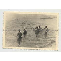 Group Of Nude Soldiers Take A Swim / Loire - Gay INT (Vintage Photo ~1940s)