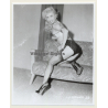 Irving Klaw: Blonde Maid Pulls Up Nylons LA SAVONA 26 / Pin-Up - BDSM (Vintage Photo USA)