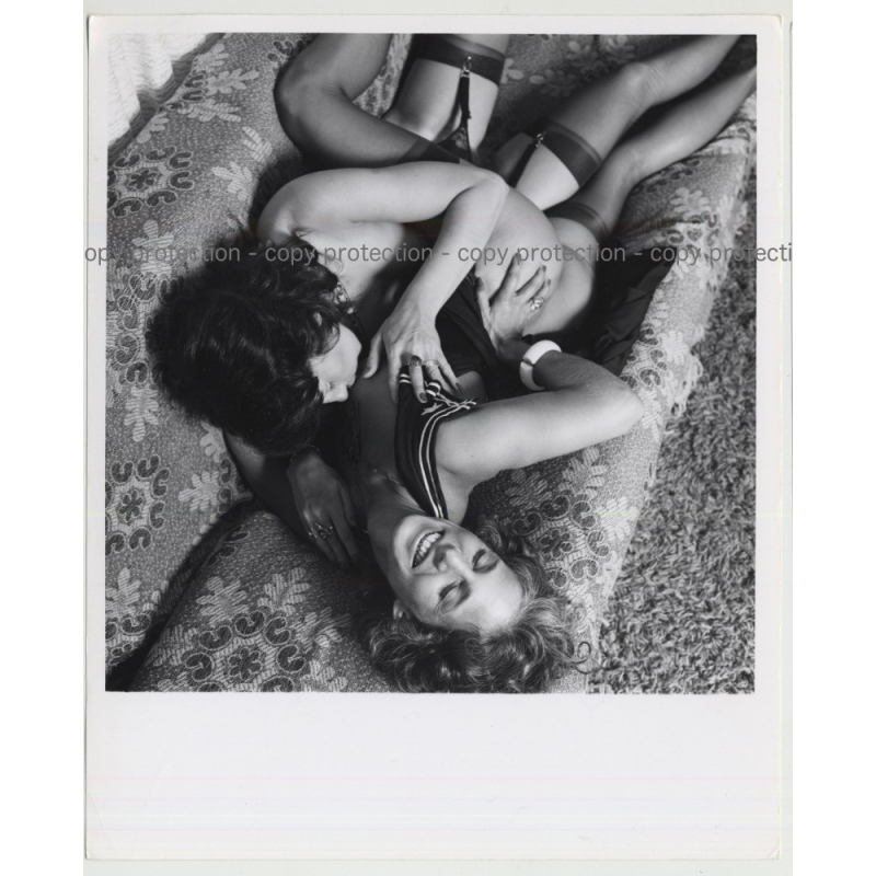 2 Gorgeous Semi Nudes Cuddle Up On Couch / Butt - Lesbian INT (Vintage Photo Master 60s/70s)