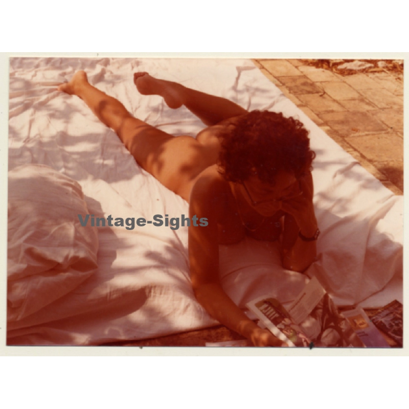 R.Folco: Nude Woman Suntanning / Newspaper - Glasses (Vintage Photo France 1980s)