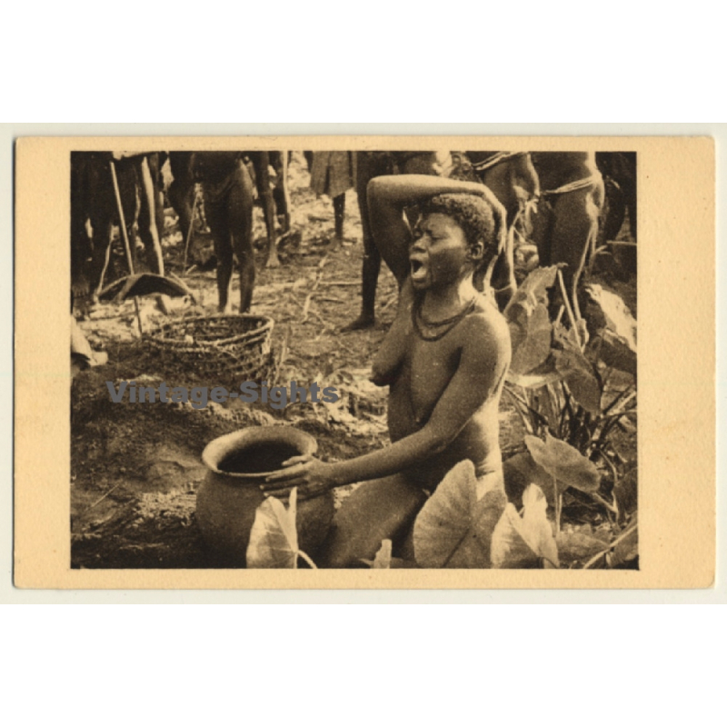 French Equatoriale Francaise: Oubangui Chari - Boubou Woman With Urn Of Husband (Vintage PC)
