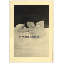 Nude Sleeping Beauty In Bed / Boobs (Vintage Photo ~1940s/1950s)