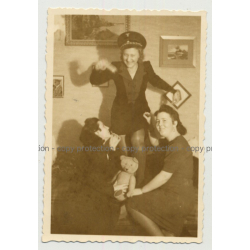 3 Girlfriends Party With Teddy Bear / Stuffed Animal (Vintage Photo 1930s/40s)
