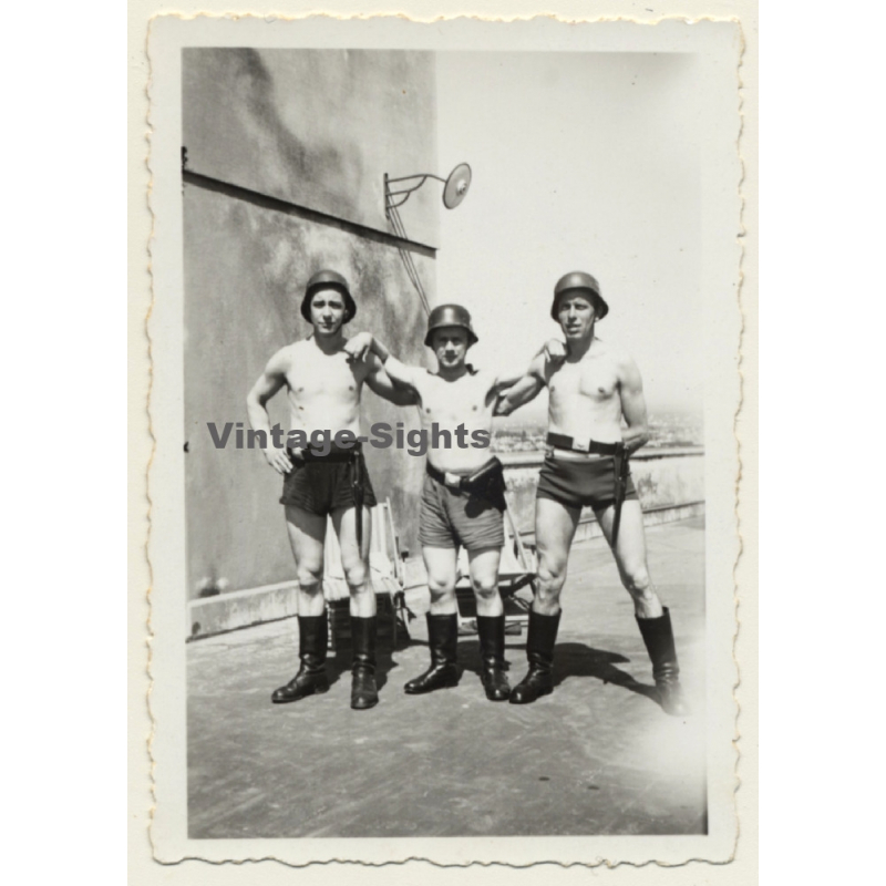 3 German Soldier Posing Topless / WW2 - Gay INT (Vintage Photo 1930s/1940s)