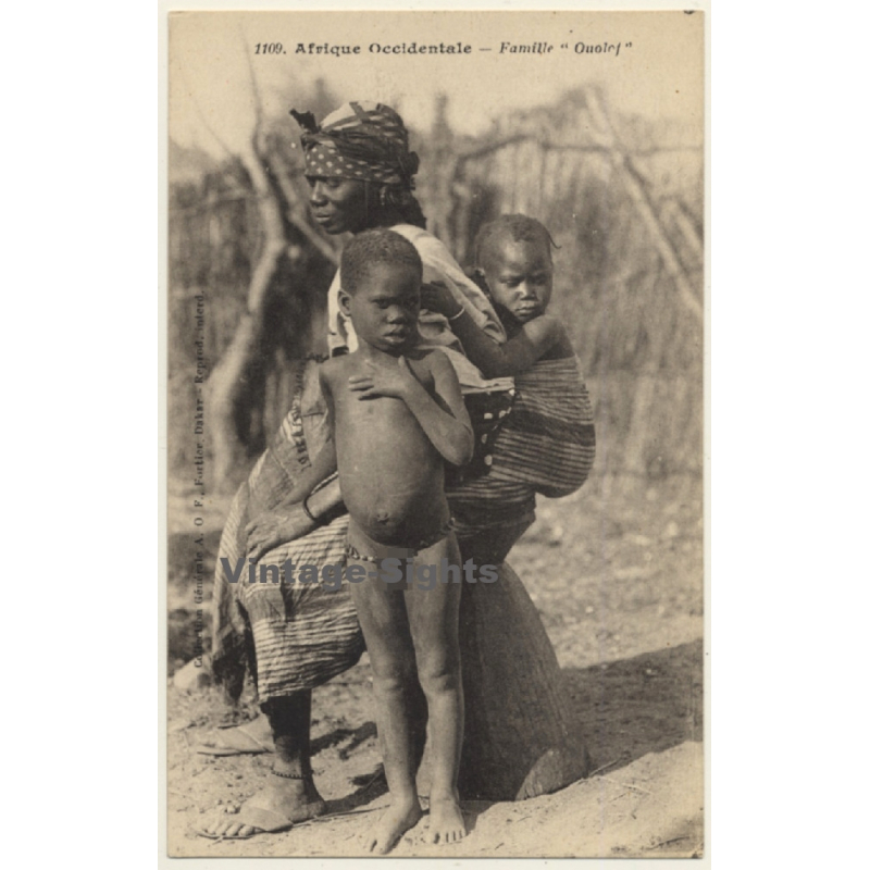 Afrique Occidentale: Famille Ouolof / Mother & Kids - Ethnic (Vintage PC ~1910s/1920s) Afrique Occidentale: Famille Ouolof / Mother & Kids - Ethnic (Vintage PC ~1910s/1920s)