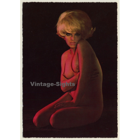 Blonde Nude Showgirl With Bob*1 / Pin-Up - Risqué (Vintage PC 1960s/1970s)