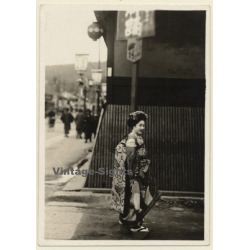 Japan: Geisha Walking Through Street / Kimono - Gofuko (Vintage Photo ~1920s/1930s)