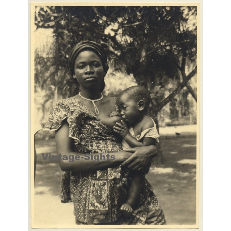 Congo Belge: Great Take Of Native Woman Breastfeeding Her Baby (Vintage Photo ~1940s/1950s)