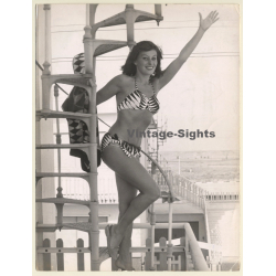 Licio D'Aloisio: Magali Noel On Fire Ladder / Actress - Pin-up (Vintage Press Photo 1960s)