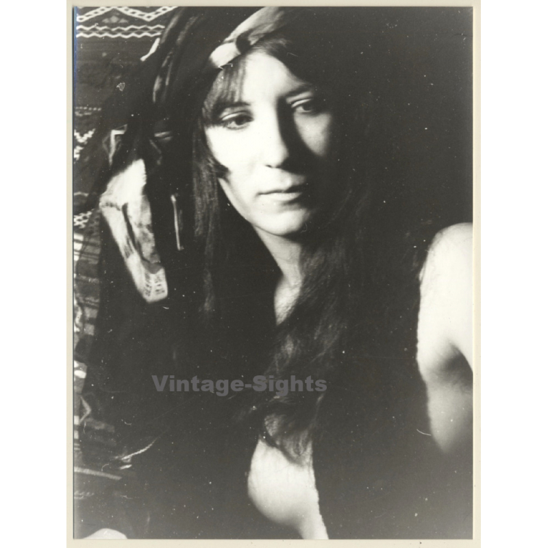 Jerri Bram (1942): Longhaired Hippie Woman Flashing Breast (Vintage Photo 1960s/1970s) Jerri Bram (1942): Longhaired Hippie Woman Flashing Breast (Vintage Photo 1960s/1970s)