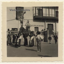 Tunja / Colombia: Procesion Del Sabado Santa*1 / Street View (Vintage Photo 1957)