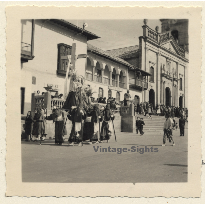 Tunja / Colombia: Procesion Del Sabado Santa*2 / Street View (Vintage Photo 1957) Tunja / Colombia: Procesion Del Sabado Santa*2 / Street View (Vintage Photo 1957)