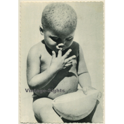 Mission De Pères Blancs: Bébé Mange / Native Baby Eating - Ethnic (Vintage PC ~1950s)