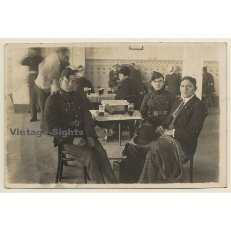 Beverlo / Belgium: Soldiers Drinking Beer In Café / WW1 (Vintage RPPC ~1910s)