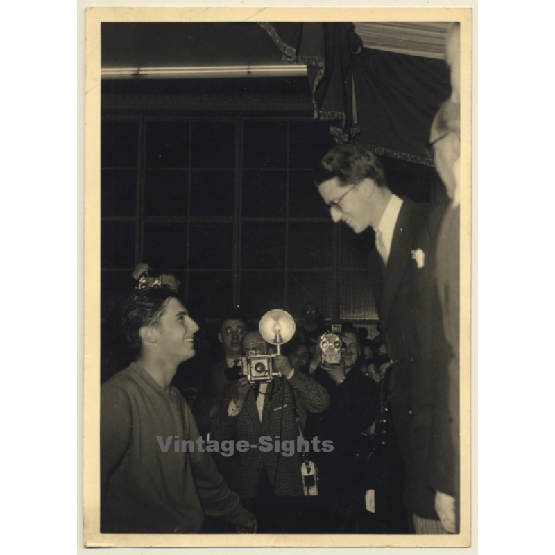 Baudouin Roi Des Belges Talking With Young Man / Photographers (Vintage Photo 1960s)