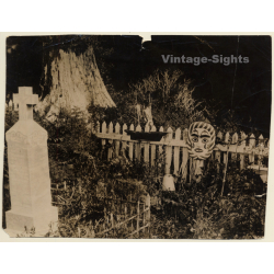 Vancouver: Queerest Cemetery In The World / Indian Burial Ground (Vintage Photo 1920s/1930s)
