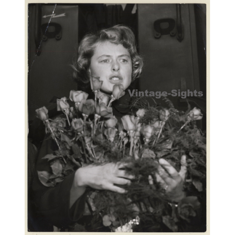 Ingrid Bergman With Bunch Of Flowers / Nuit De Paris 1948 (Vintage Press Photo)