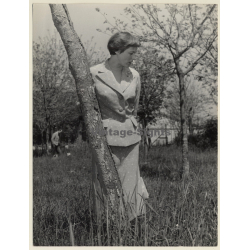 Great Take: Ingrid Bergman On Meadow (Vintage Press Photo 1953)
