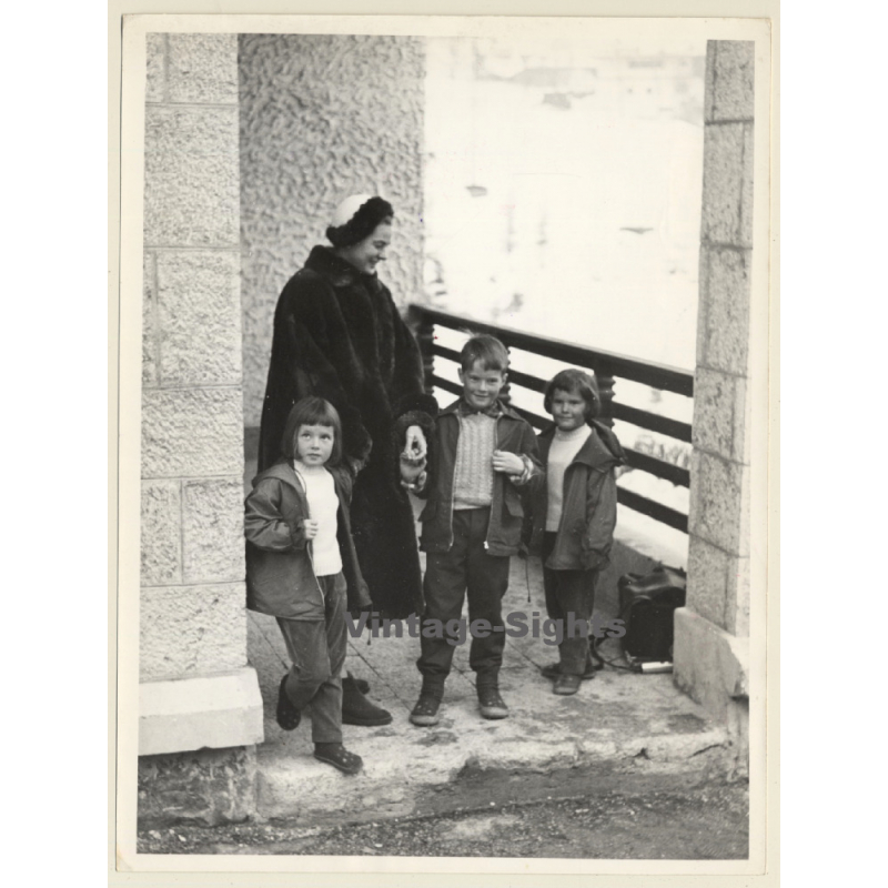 Ingrid Bergman & Kids: Robertino, Isotta & Isabella (Vintage Press Photo 1958)
