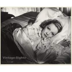Stunning Marlene Dietrich Reclining In Bed (Vintage Press Photo 1970s/1980s)