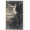 Mme Consuelo Fould: La Nuit Jette Ses Voiles / Salon D'Hiver 1909 - Nude (Vintage RPPC)